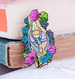 Knee With Flowers - Enamel Pin