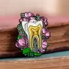 Tooth With Flowers - Enamel Pin 1 Tooth With Flowers - Enamel Pin -Codex Anatomicus Shop PINCA017